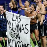 Ato de jogadores argentinos reacende debate sobre domínio das Malvinas