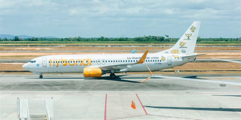 Anac limita a venda de passagens aéreas da Flybondi no Brasil