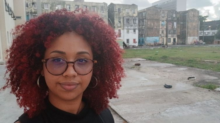 09/07/2026 - Segregação digital: inclusão digital no Brasil é feita pela metade. Eurídize Lima de Santana, 23 anos, moradora da comunidade do Pilar, no Recife Antigo, não conseguiu concluir a faculdade por não ter um computador em casa. Foto: Eurídize Lima de Santana/ Arquivo Pessoal