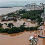 Rio Guaíba se aproxima da cota de alerta em Porto Alegre