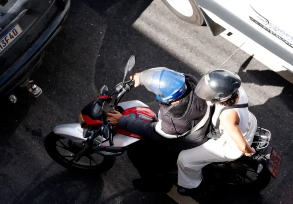 Bombeiros do RJ alertam motociclistas sobre uso dos itens de segurança