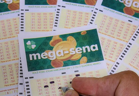 Mega-Sena sorteia prêmio acumulado de R$ 165 milhões neste domingo