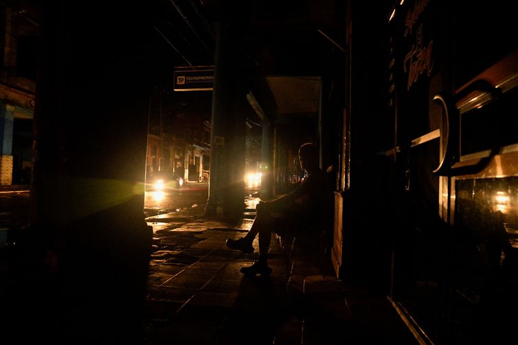 Havana- Cuba- 04/12/2024 Rede elétrica de Cuba entra em colapso após falha em usina e milhões de pessoas ficam sem luz. REUTERS/Norlys Perez/Arquivo/ Proíbido reprodução