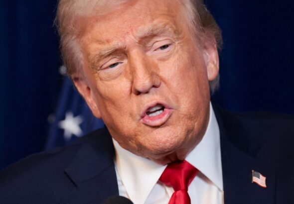 Trump assina decretos e restringe cidadania por nascimento