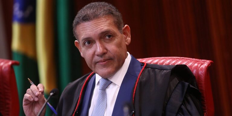 Urna eletrônica é patrimônio da democracia, diz presidente do TSE