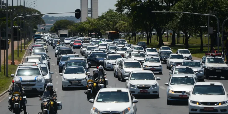 Crédito para carros de aplicativo tem teto elevado para R$ 200 mil