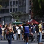 Crescimento populacional caiu para 0,37% em 2026, estima IBGE