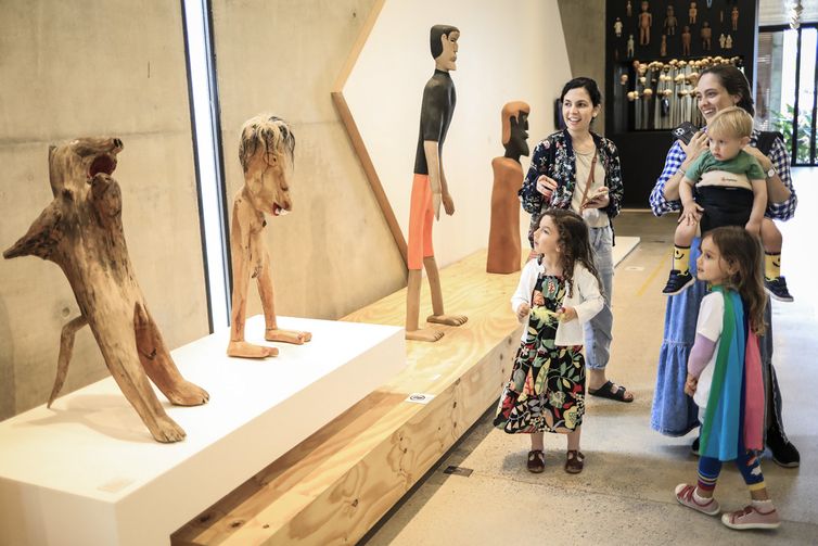 Rio de Janeiro (RJ), 28/08/2026 - Com homenagem ao Circo, o Museu do Pontal comemora um ano na nova sede, na Barra, com exposição e programação em outubro. Uma lona de circo instalada na Praça-Jardim recebeu profissionais deste maravilhoso universo nos dias 08 e 09 de outubro de 2022, no Festival “O Circo Chegou!”, com diversas atrações circenses e também a exposição com curadoria de Angela Mascelani e 
Foto: Lucas Van de Beuque/Divulgação