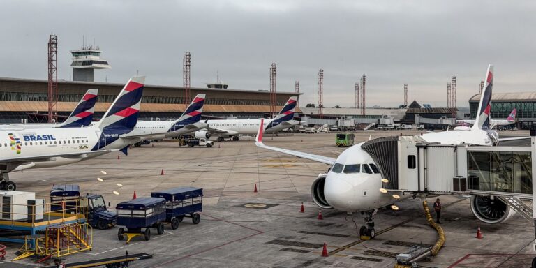 Anvisa atualiza regras de segurança sanitária para aviões e aeroportos