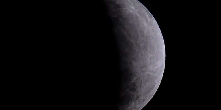Eclipse parcial da Lua nesta quinta-feira será visto em todo o Brasil