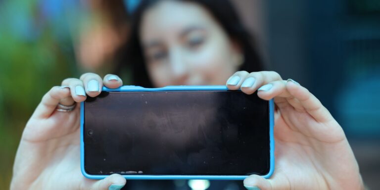 Estudo mostra jovens conscientes de que internet precisa melhorar