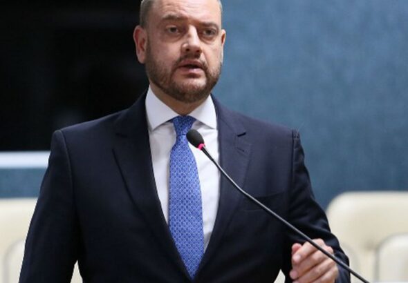 Rio exonera 6,1 mil comissionados e prevê economia de R$ 221 milhões