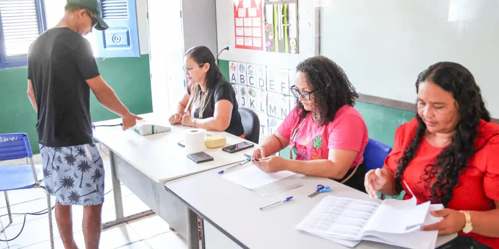 Eleitores participam de eleição simulada no Maranhão