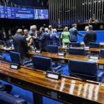 Aziz articula rito especial para levar PEC da escala 6x1 ao plenário