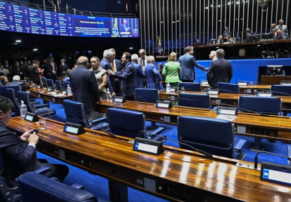 Aziz articula rito especial para levar PEC da escala 6x1 ao plenário