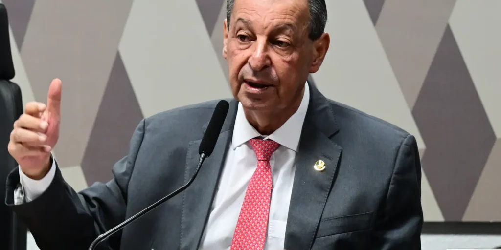 Relator da CCJ rejeita emendas da oposição que buscavam manter 6x1