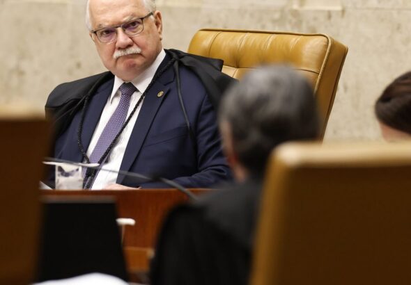 Ex-ministros e sociedade civil divulgam carta em apoio a Fachin 