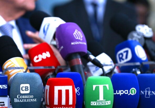 Em carta aos candidatos, Fenaj pede valorização dos jornalistas