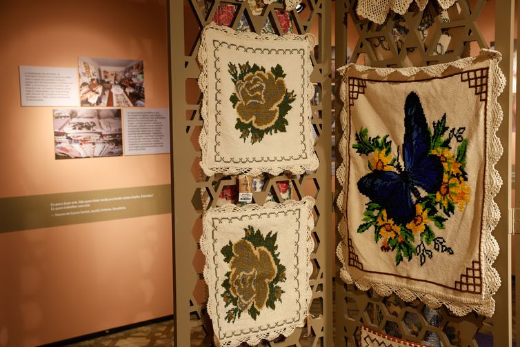 Rio de Janeiro (RJ), 17/09/2026 – A mostra Arte Têxtil de Turmalina e Veredinha –  Jequitinhonha, MG, exibe bordados no Centro Nacional de Folclore e Cultura Popular, no Museu do Folclore Edison Carneiro, no Catete. Foto: Fernando Frazão/Agência Brasil