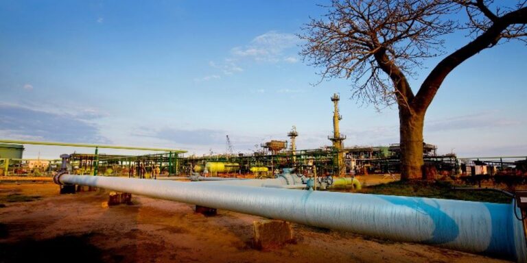 Petrobras fecha acordo de cooperação na área de petróleo em Moçambique