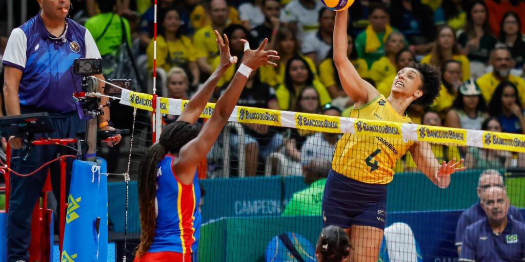 Brasil vence a terceira e lidera Sul-Americano feminino de vôlei