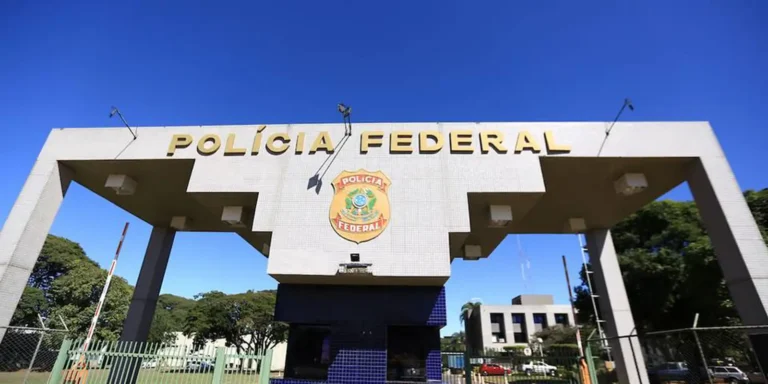 Sindicato de servidores da PF manifesta apoio a diretores afastados