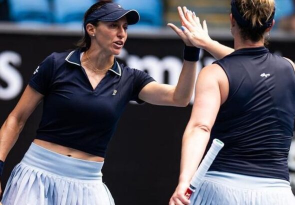 Dupla de Luisa Stefani vence estreia e avança à 2ª rodada do US Open
