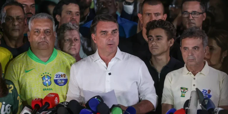 Investigações contra Flávio continuam no STF mesmo após fuga
