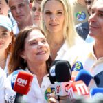 Flávio Bolsonaro faz ato no Rio ao lado de Douglas Ruas