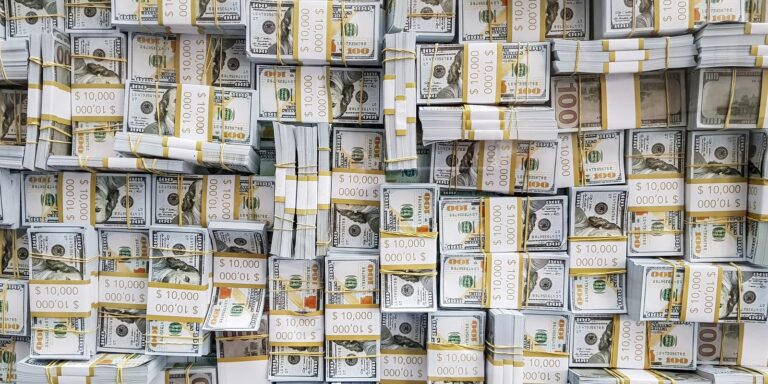 Dólar fecha acima de R$ 5,22 em dia de mal-estar global