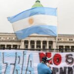 Milei lança plano para demitir 21 mil servidores na Argentina