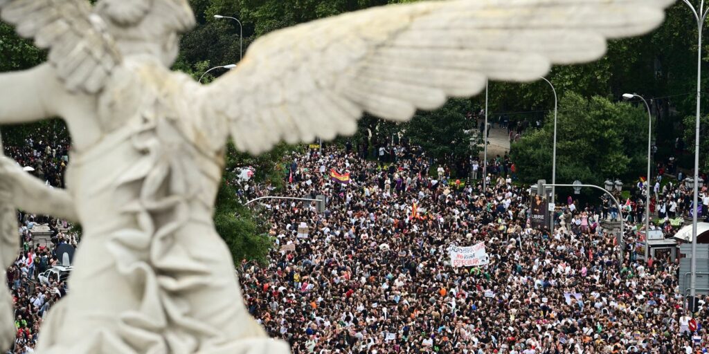 Habitação: Espanha antecipa eleições; sindicatos chamam à greve geral