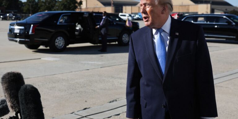 Trump diz que não vai se "envolver", após carta de Flávio Bolsonaro
