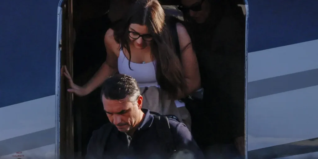 Flávio Bolsonaro chega aos Estados Unidos depois de fugir do Brasil