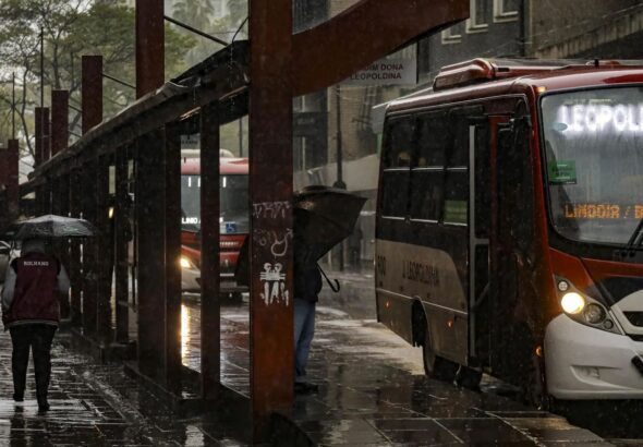Chuva predomina neste domingo de eleição; Paraná tem alerta vermelho
