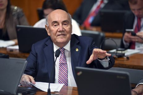 Brasília (DF), 12/04/2018 - Senador Flexa Ribeiro participa da reunião da Comissão de Assuntos Econômicos (CAE) realiza audiência pública interativa destinada a debater a questão orçamentária e os reflexos econômicos da crise da segurança pública. Foto: Jefferson Rudy/Agência Senado
