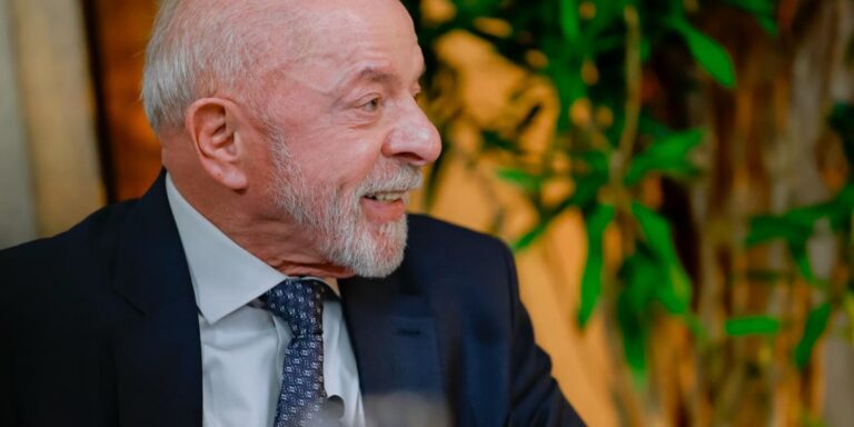 Lula diz que vai entregar amanhã ao TSE pedido de abertura de sigilo