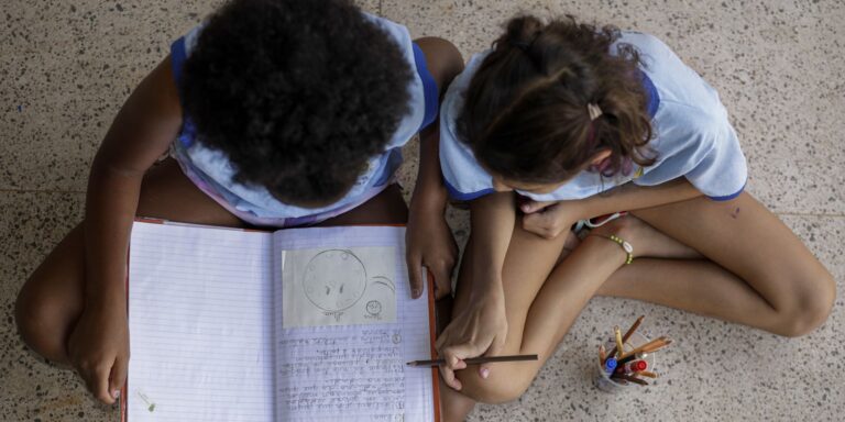 Educação antirracista avança nas escolas nos últimos dois anos
