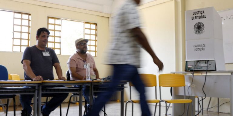 Cerca de 158,7 milhões de eleitores vão às urnas em todo o país