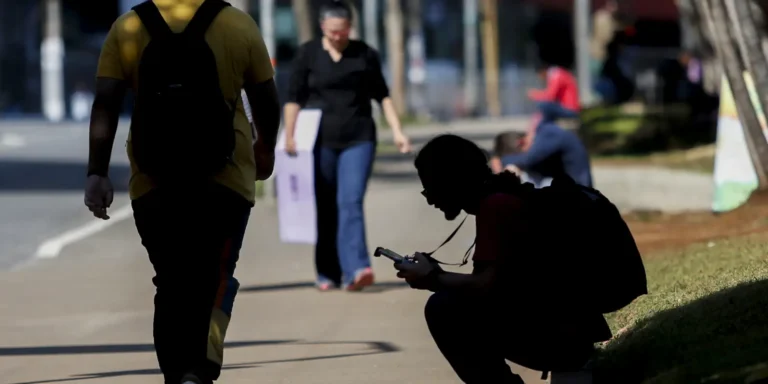 Percentual de jovens nem-nem no Brasil cai para 22,4%, mostra estudo