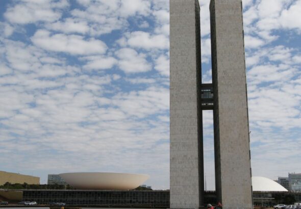 Presidente do Senado marca para segunda votação do fim da escala 6x1