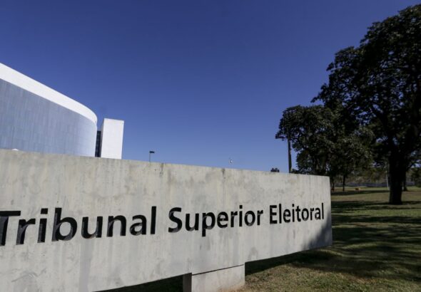 TSE manda suspender site que oferece criptomoedas por apoio a Flávio