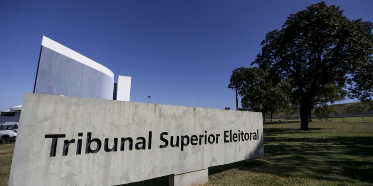 Ministro do TSE proíbe suspensão do canal Exército do Lula