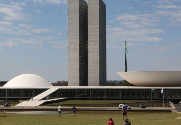Calendário especial pode acelerar votação da PEC do fim da escala 6x1