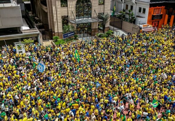 Campanha de Flávio Bolsonaro realiza manifestação na Paulista