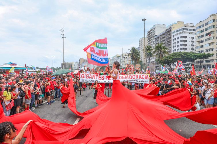 Rio de Janeiro (RJ), 12/10/2026 – Ato em apoio ao presidente Luiz Inácio Lula da Silva, que é candidato à reeleição, reúne apoiadores em Copacabana, na zona sul do Rio de Janeiro. Foto: Tomaz Silva/Agência Brasil