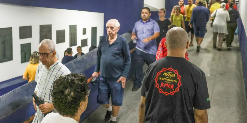 "Não poderia ficar de fora", diz idoso que votou 10 dias após cirurgia