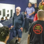 "Não poderia ficar de fora", diz idoso que votou 10 dias após cirurgia